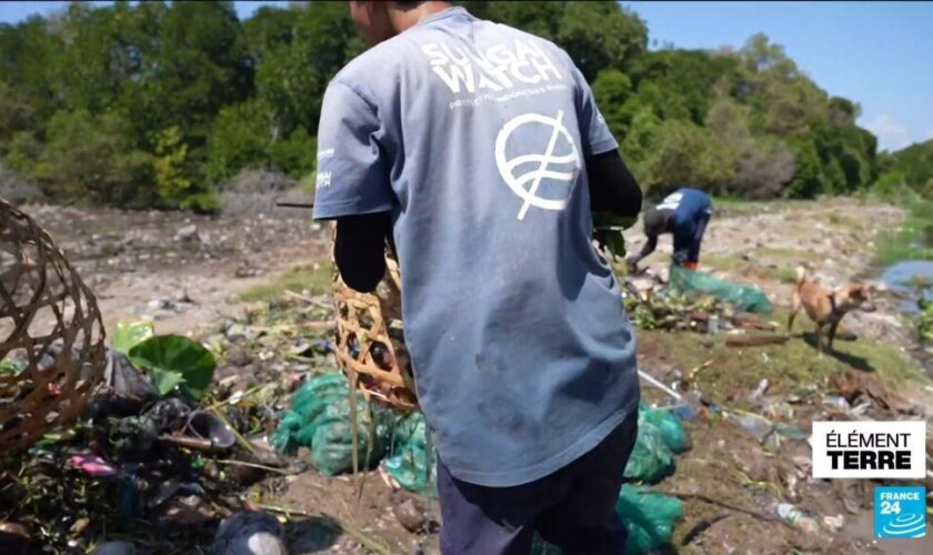 Face à la pollution au plastique à Bali, l'ONG Sungai Watch dépollue les rivières