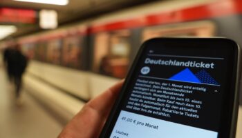 Nahverkehr: Abonnenten des Deutschlandtickets müssen Preiserhöhung zustimmen