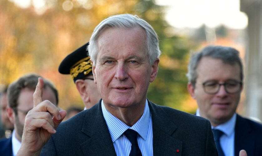 Le Premier Michel Barnier rend visite l'entreprise Texelis, fleuron industriel dans le secteur des ponts et ensembles de mobilité, à Limoges, le 29 novembre 2024.