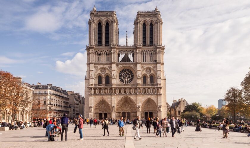 Notre-Dame de Paris : Clara Luciani, tête d’affiche du concert de stars prévu le 7 décembre pour la réouverture