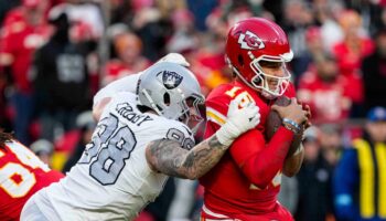 Kansas City Chiefs clinch tight victory after late fumble