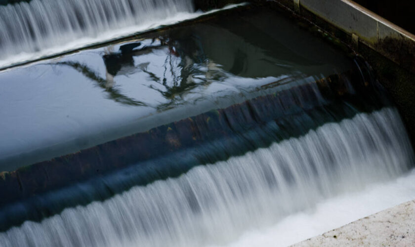 Une baisse des pics de pesticides relevée dans certaines nappes qui alimentent l’eau potable des Parisiens