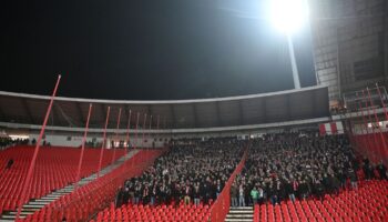 Ein Teil des Stuttgarter Fanblocks in Belgrad blieb am Mittwochabend leer. Foto: Marijan Murat/dpa