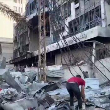 Cessez-le-feu au Liban : Des habitants de Nabatieh retournent dans leur quartier ravagé par les bombardements