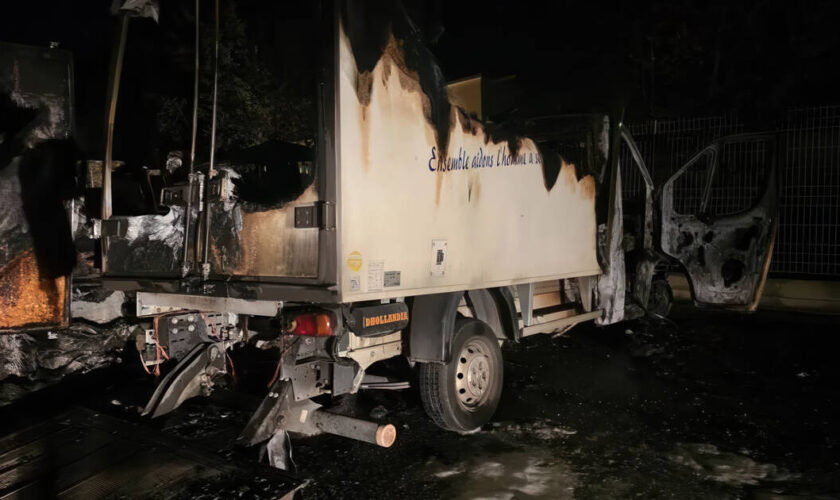 Banque alimentaire : un appel aux dons lancé après l’incendie volontaire de six camions à Nîmes