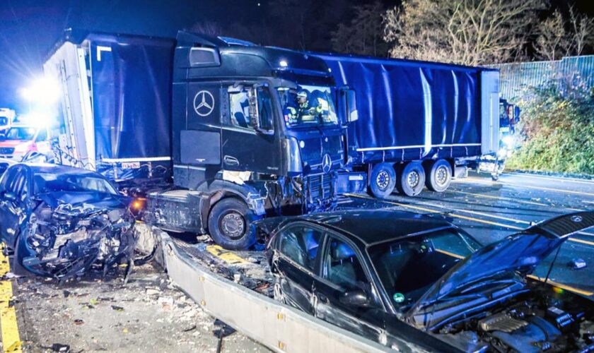 Lkw fährt Schlangenlinien über Autobahnen – Polizei meldet mehr als 20 Verletzte