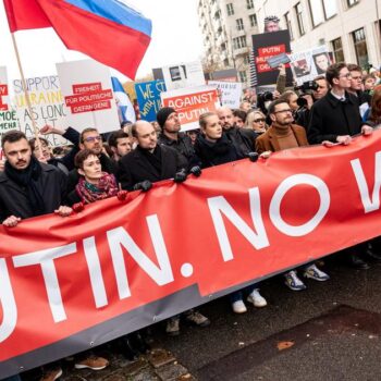 À Berlin, l’opposition russe en exil organise sa première grande manifestation à l’étranger