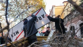 À Perpignan, les agriculteurs ont rendu les panneaux de ville mais revendiquent toujours