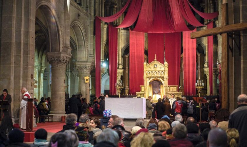 À la basilique d’Argenteuil, les secrets historiques et scientifiques de la Sainte Tunique du Christ bientôt offerte à la vénération