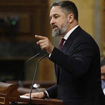 Abascal acusa a Sánchez de tener "acuartelado" al Ejército por "bastardos intereses políticos"