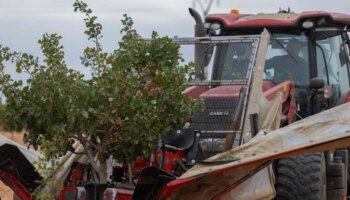 Accidente Córdoba: evacuado en helicóptero al hospital tras ser atropellado por la rueda de un tractor en Rute