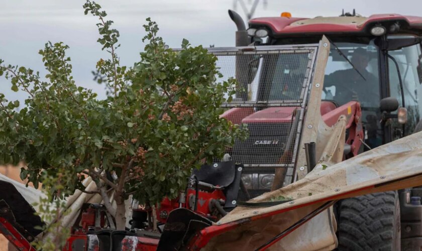 Accidente Córdoba: evacuado en helicóptero al hospital tras ser atropellado por la rueda de un tractor en Rute