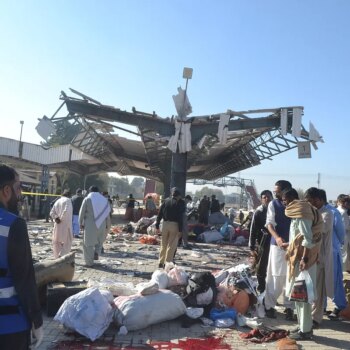 Al menos 25 muertos en un atentado en una estación de tren de Pakistán