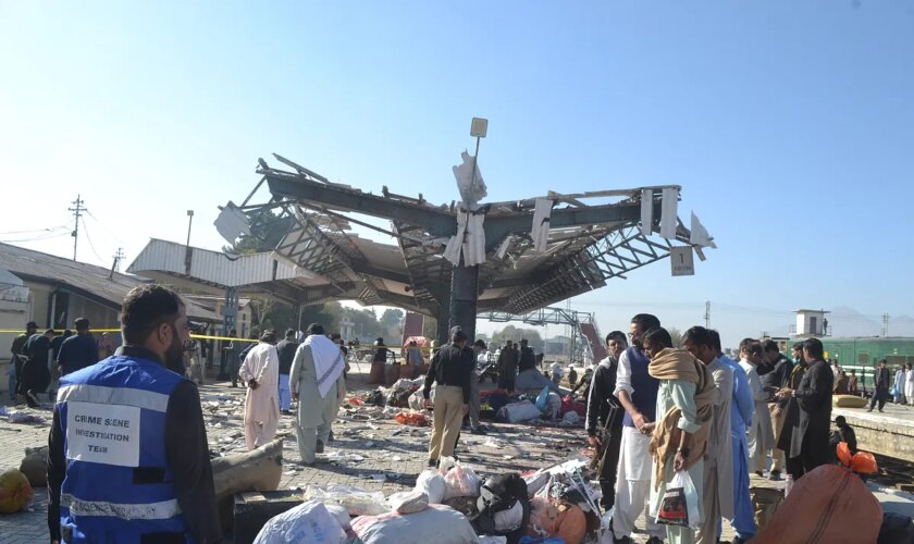 Al menos 25 muertos en un atentado en una estación de tren de Pakistán