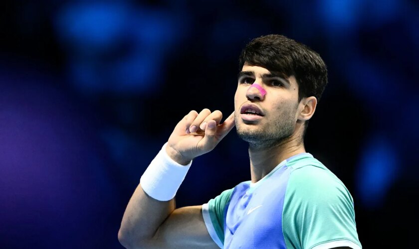 Alcaraz y su mayor prueba de madurez: vence al resfriado para seguir con vida en las ATP Finals