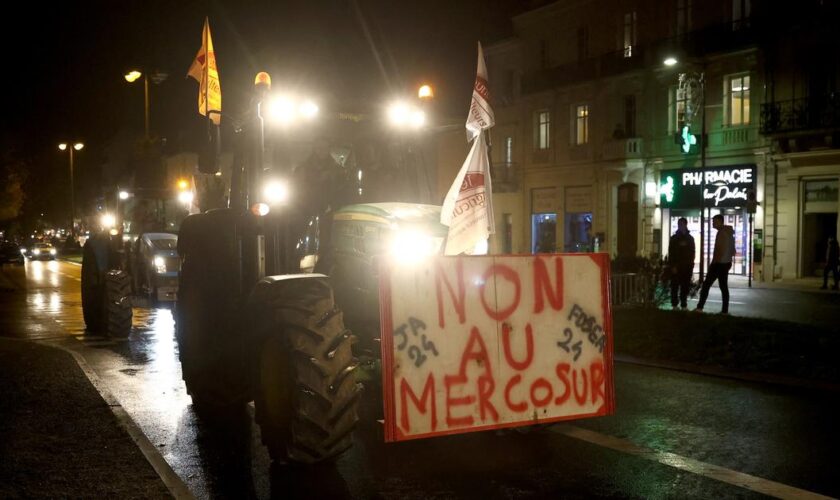 Après avoir manifesté, un agriculteur se trompe de chemin et parcourt 15 km sur l’autoroute en tracteur