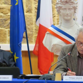 Après la démission d’un tiers des élus à Villeneuve-Saint-Georges, « de la mousse » mais pas encore de date d’élections