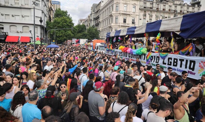 Argentine : « l’urgence d’être visibles » à la marche des fiertés de Buenos Aires, face au ton et à l’austérité Milei