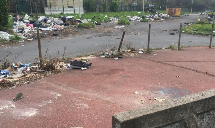 Aubervilliers : en attendant les travaux, le parking du Fort est devenu «une poubelle municipale»