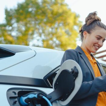 Automobile: les modèles hybrides rechargeables sont-ils en sursis?  