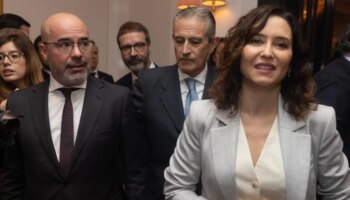 Ayuso y Almeida ignoran al delegado del Gobierno en su acto alternativo por la Constitución