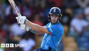 Jacob Bethell batting for England