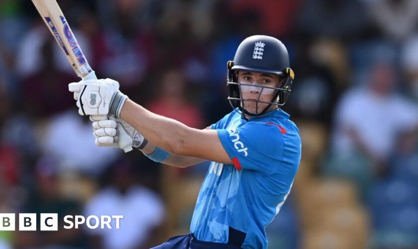 Jacob Bethell batting for England