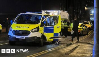 Bomb disposal unit at bus station after 'alert'