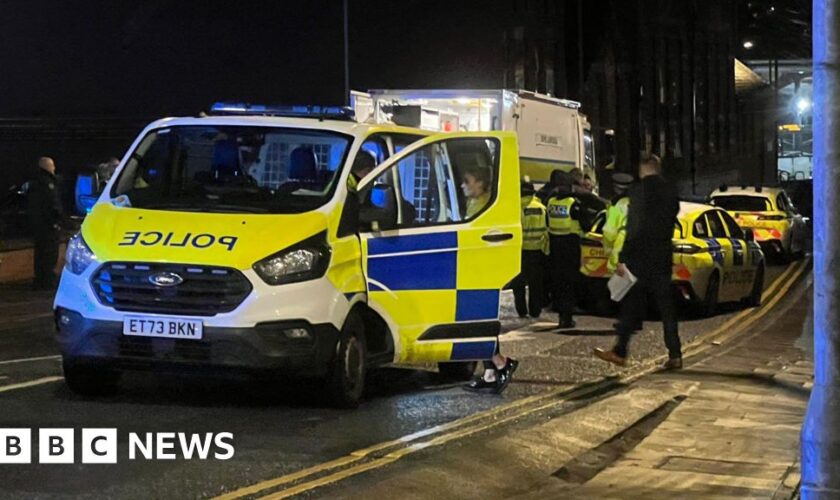 Bomb disposal unit at bus station after 'alert'