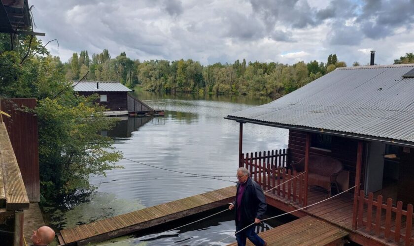 Carrières-sous-Poissy : les chalets flottants de la Galiotte, toujours menacés de destruction