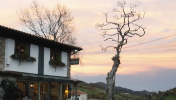 Casa Marcial, el nuevo tres estrellas Michelin que triunfa en una aldea asturiana de "cuatro casas" y por la que pasan más vacas que coches