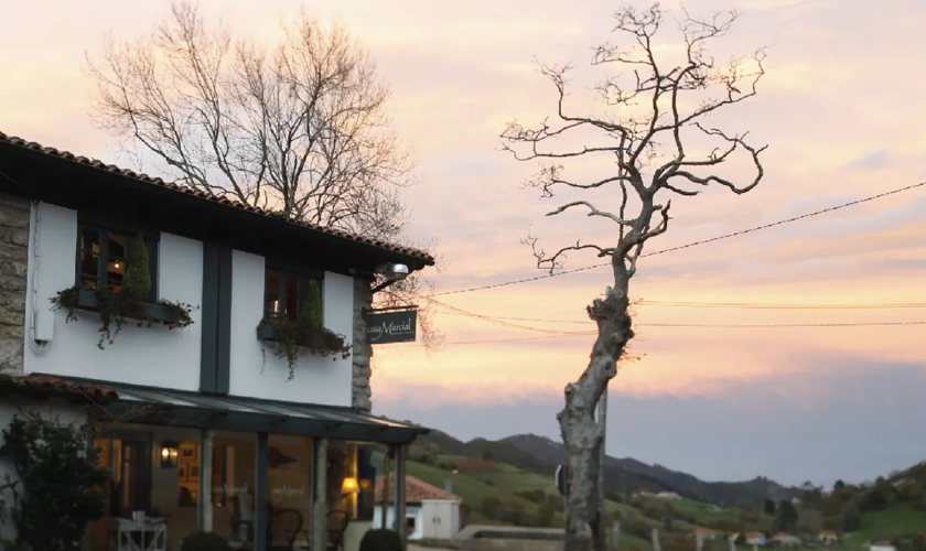 Casa Marcial, el nuevo tres estrellas Michelin que triunfa en una aldea asturiana de "cuatro casas" y por la que pasan más vacas que coches