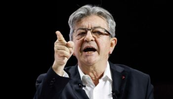 « Ce sera sans LFI » : Jean-Luc Mélangeons accuse le PS « d’organiser un nouveau socle commun »