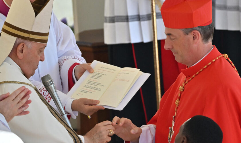 « C’est son coup de cœur » : pourquoi le pape François préfère se rendre en Corse et pas à la réouverture de Notre-Dame