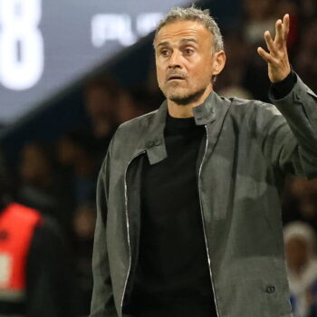 Chants homophobes : Luis Enrique « condamne » mais regrette que les sanctions ne visent « que le PSG »