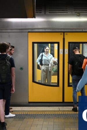 Chaotic Sydney train shutdown averted after eleventh hour crisis talks with union