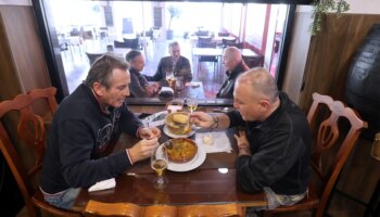 Comer al otro lado del río en Córdoba, bares y restaurantes clásicos con el sabor de siempre