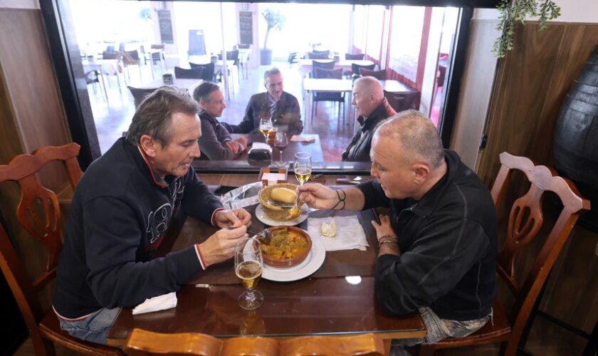 Comer al otro lado del río en Córdoba, bares y restaurantes clásicos con el sabor de siempre