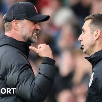 Jurgen Klopp and David Coote exchange words during a game at Southampton in May 2022