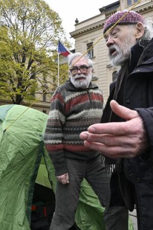 Czech Republic raises pensions for former dissidents