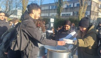 Dans ce lycée des Mureaux, une soupe populaire pour protester contre les « conditions indignes » de la cantine