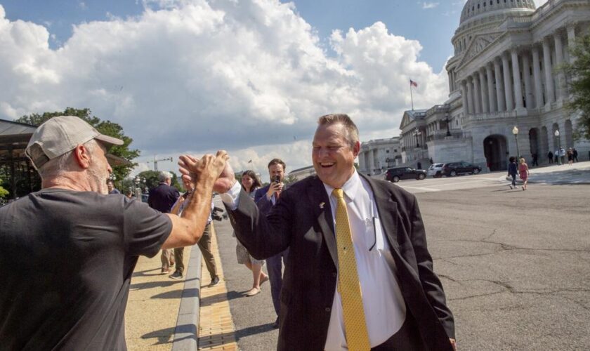 Dans le Montana, la défaite annoncée du sénateur Jon Tester achève la rupture entre l'Amérique rurale et les Démocrates