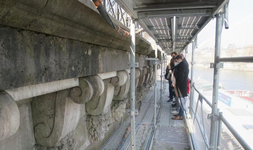 Dernière étape d’une restauration historique pour le pont Neuf, plus vieux pont de Paris