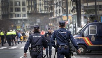 Detenido un joven de 19 años por herir a tres personas, a dos de ellas de gravedad, para atracarles en Valencia