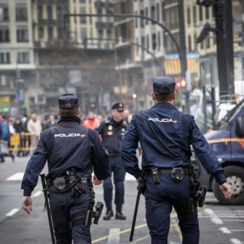 Detenido un joven de 19 años por herir a tres personas, a dos de ellas de gravedad, para atracarles en Valencia