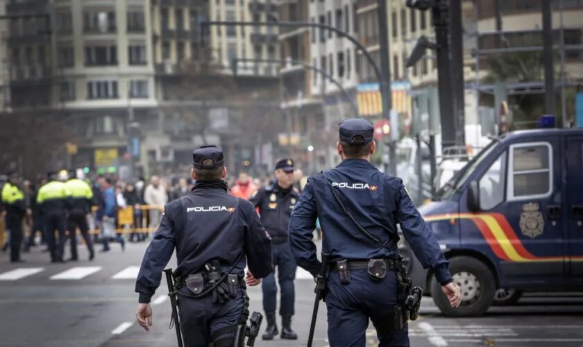 Detenido un joven de 19 años por herir a tres personas, a dos de ellas de gravedad, para atracarles en Valencia