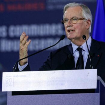 Devant les maires de France, Michel Barnier vante l’intérêt «national» contre les «petites combines»