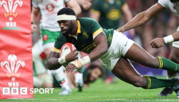 Siya Kolisi scores for South Africa