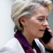 EU-Kommissionspräsidentin: Von der Leyen leistet medizinische Hilfe auf Flug