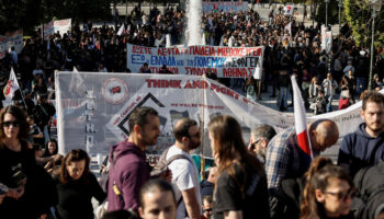 Écoles et tribunaux fermés, transports arrêtés… importante mobilisation en Grèce contre la vie chère